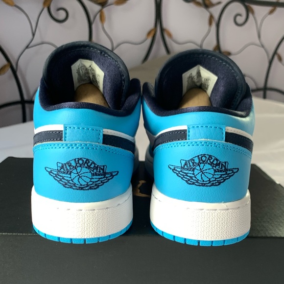 Jordan 1 Low GS ‘UNC’ - Picture 7 of 12